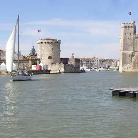 Joli Meuble + Parking En Sous Sol La Rochelle