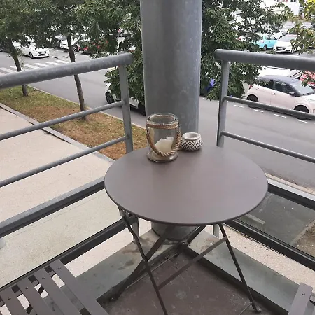 Joli Meuble + Parking En Sous Sol Apartmán *
